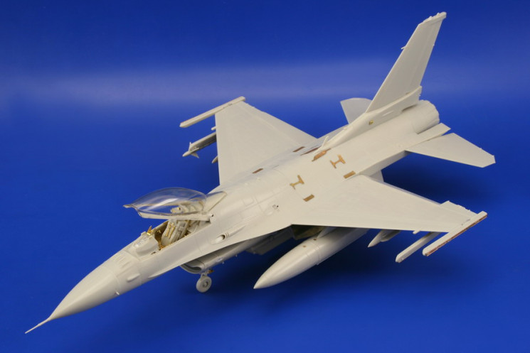 49383 F-16CJ Block 50 1/48