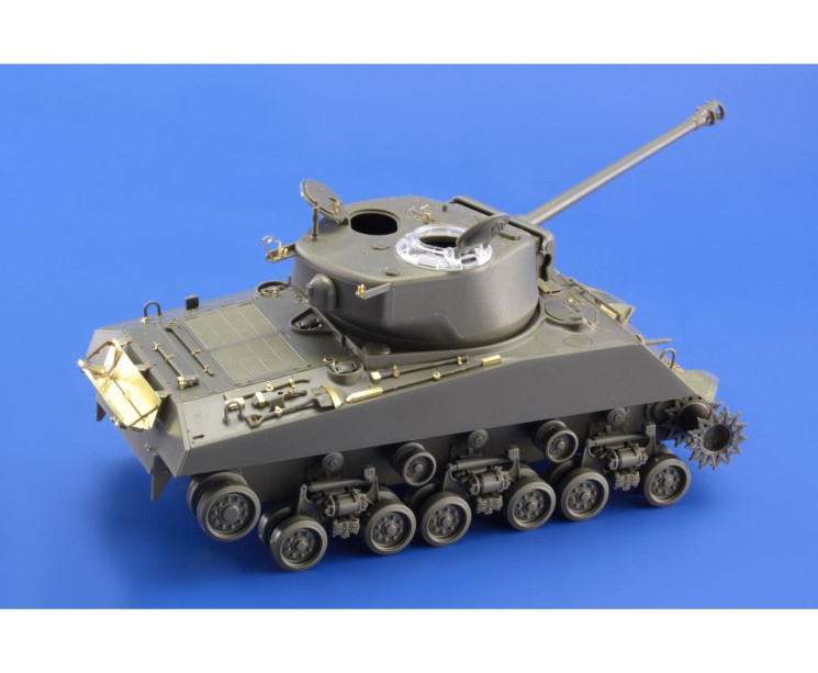 36301 M4A3E8 Sherman 1/35